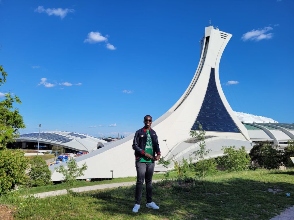 Il fallait vraiment profiter de ce magnifique stade olympique de Montréal, avant de reprendre la route. :)